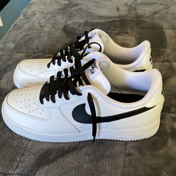 Forces with black laces and swoosh they fireeeeeee doe. - Picture 3 of 5